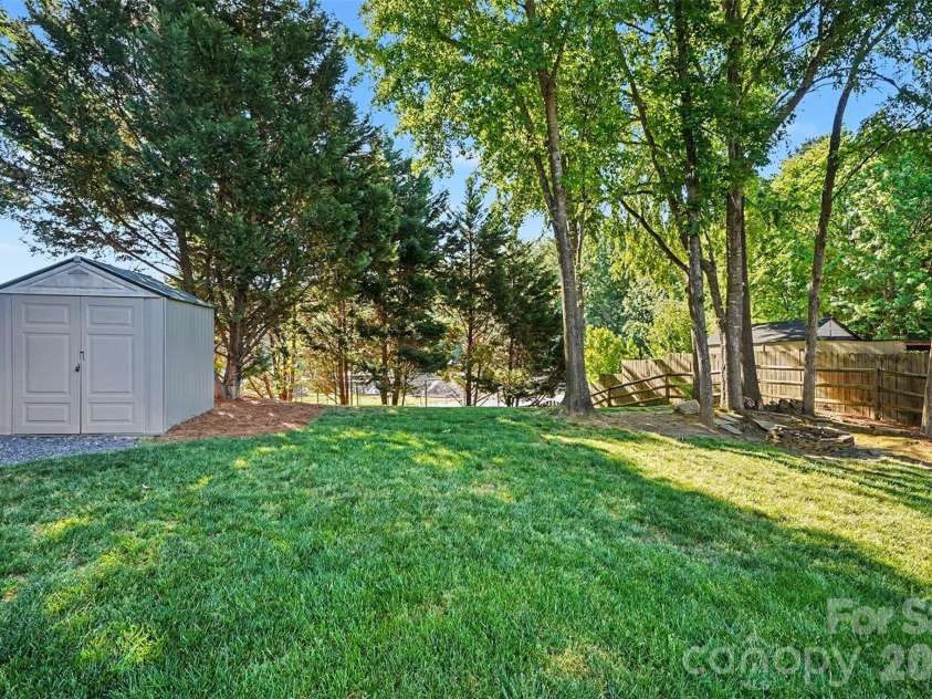 12213 Woodside Falls Road, Pineville, NC 28134.  MLS# CAR4372444, YatesRealty ID 18099. 