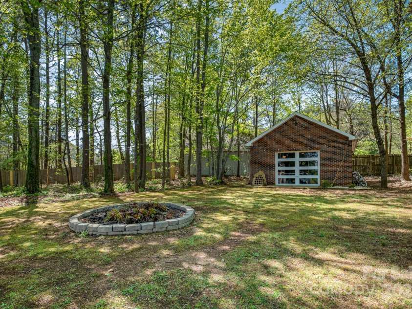 127 Fantasy Lane, Mooresville, NC 28117.  MLS# CAR4268102, YatesRealty ID 18099. 