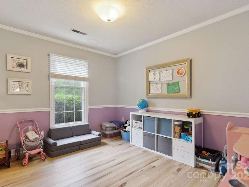 1821 Bonnie Lane, Charlotte, NC 28213.  MLS# CAR4264197, YatesRealty ID 18100. 