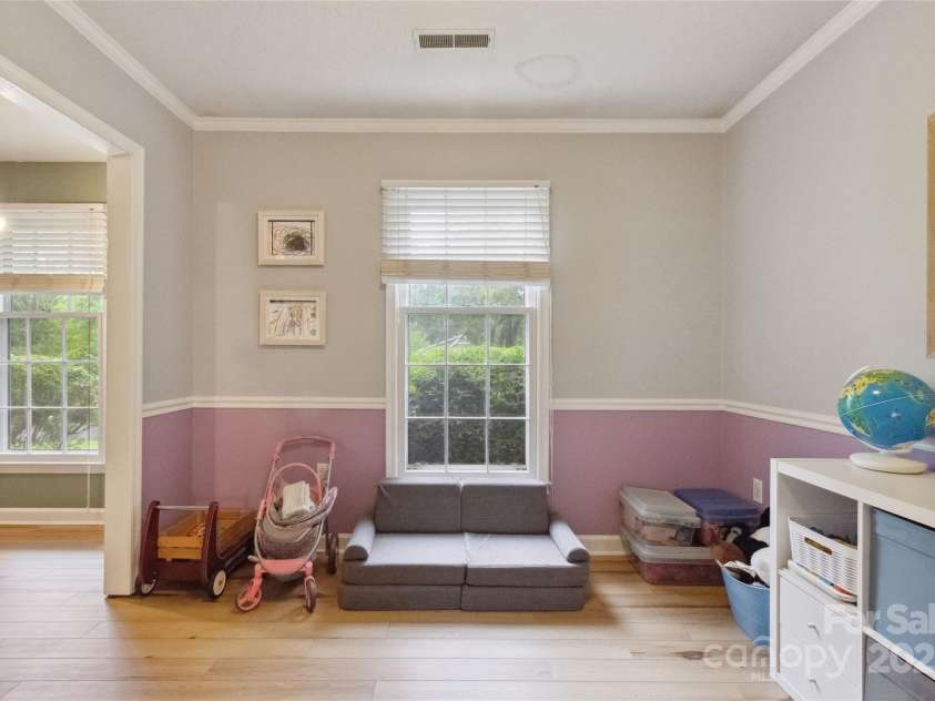 1821 Bonnie Lane, Charlotte, NC 28213.  MLS# CAR4264197, YatesRealty ID 18100. 