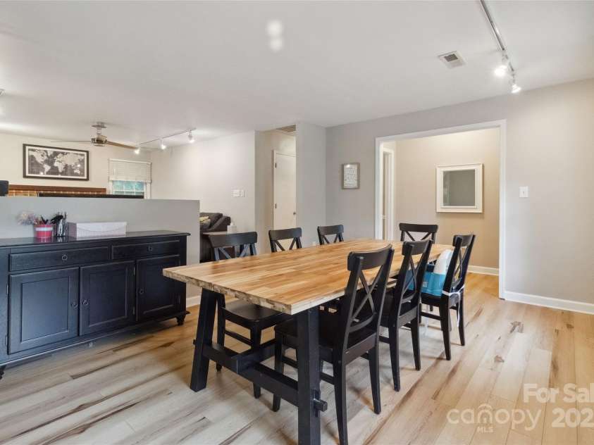 1821 Bonnie Lane, Charlotte, NC 28213.  MLS# CAR4264197, YatesRealty ID 18100. 