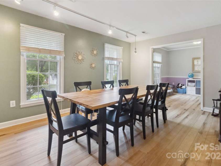 1821 Bonnie Lane, Charlotte, NC 28213.  MLS# CAR4264197, YatesRealty ID 18100. 