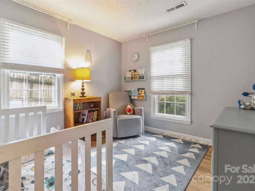 1821 Bonnie Lane, Charlotte, NC 28213.  MLS# CAR4264197, YatesRealty ID 18100. 