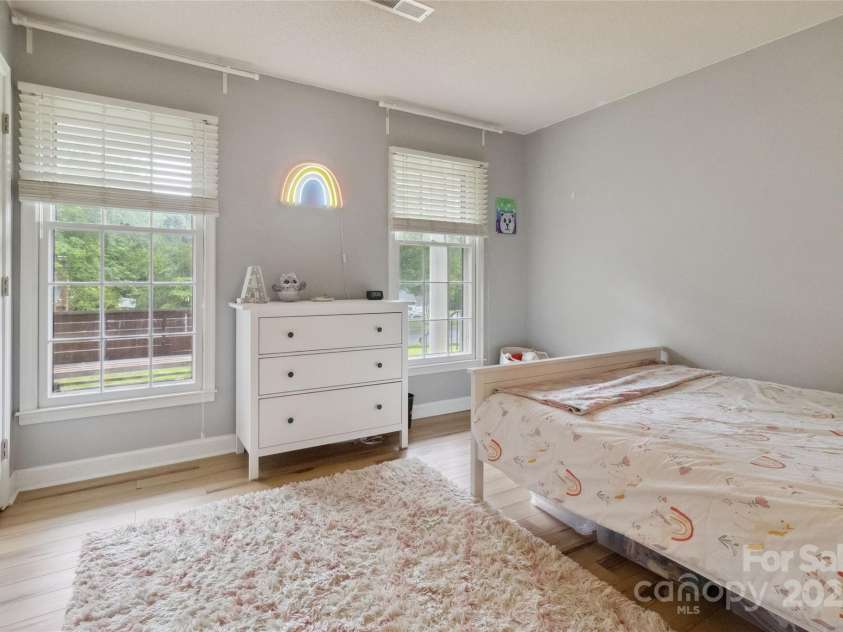 1821 Bonnie Lane, Charlotte, NC 28213.  MLS# CAR4264197, YatesRealty ID 18100. 