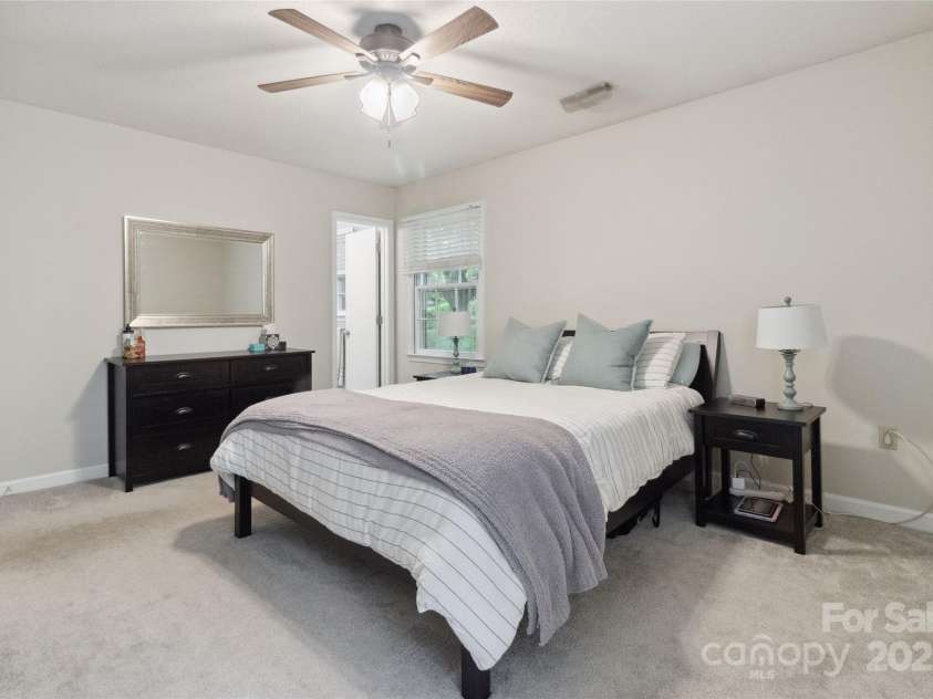 1821 Bonnie Lane, Charlotte, NC 28213.  MLS# CAR4264197, YatesRealty ID 18100. 