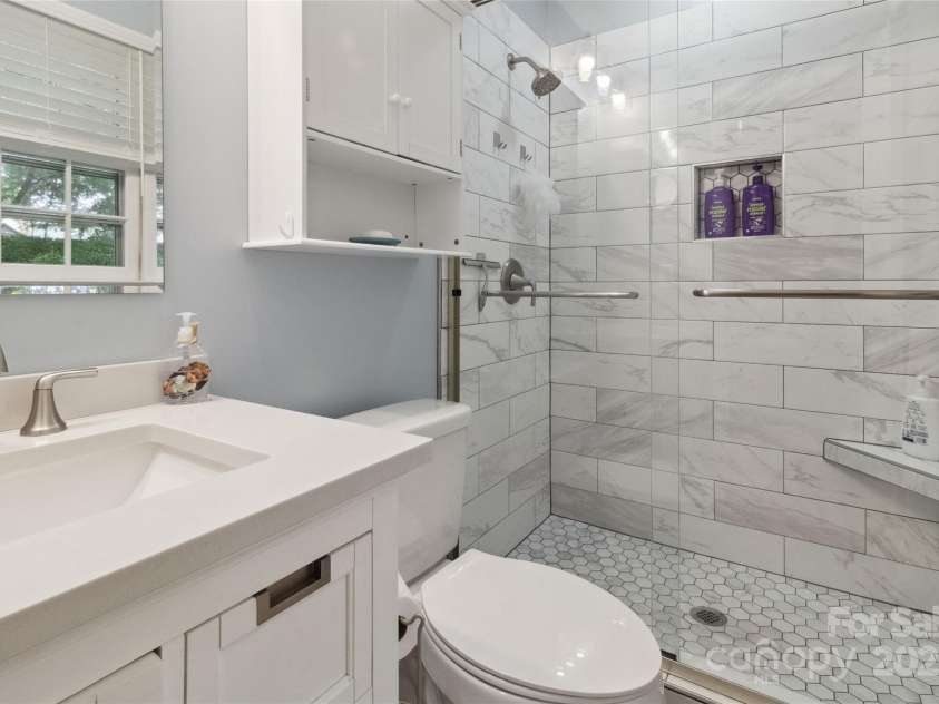 1821 Bonnie Lane, Charlotte, NC 28213.  MLS# CAR4264197, YatesRealty ID 18100. 