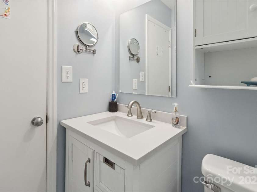 1821 Bonnie Lane, Charlotte, NC 28213.  MLS# CAR4264197, YatesRealty ID 18100. 