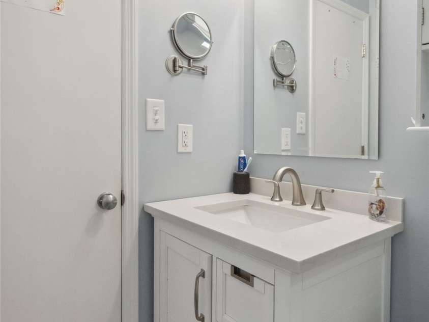 1821 Bonnie Lane, Charlotte, NC 28213.  MLS# CAR4264197, YatesRealty ID 18100. 
