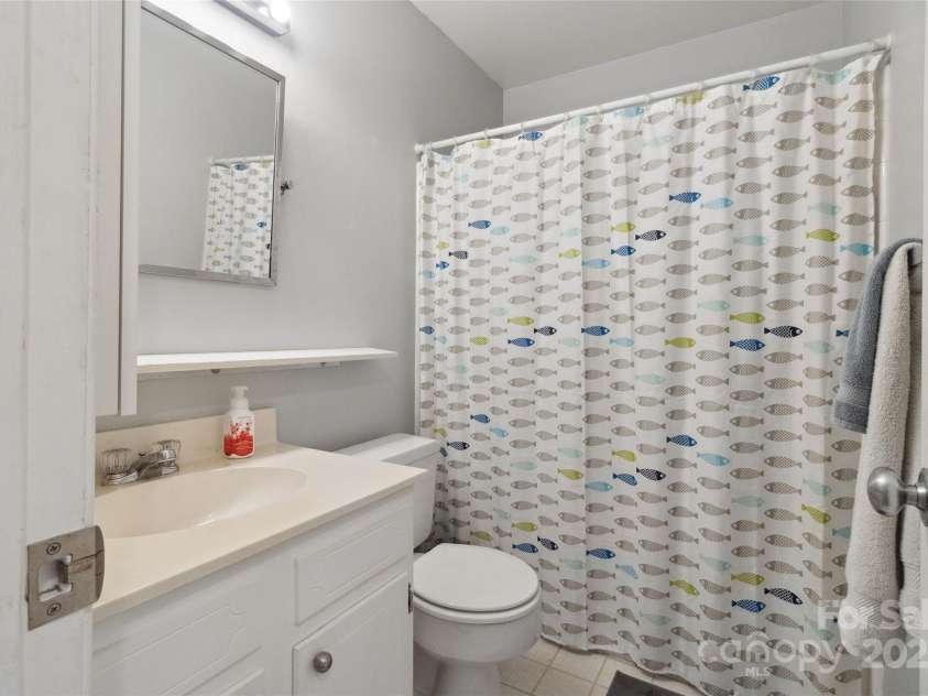1821 Bonnie Lane, Charlotte, NC 28213.  MLS# CAR4264197, YatesRealty ID 18100. 
