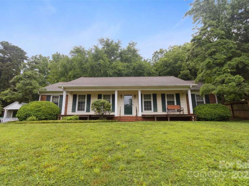 1821 Bonnie Lane, Charlotte, NC 28213.  MLS# CAR4264197, YatesRealty ID 18100. Front of Bonnie Lane