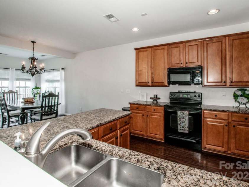 107 Golden Valley Drive, Mooresville, NC 28115.  MLS# CAR4267707, YatesRealty ID 18101. 