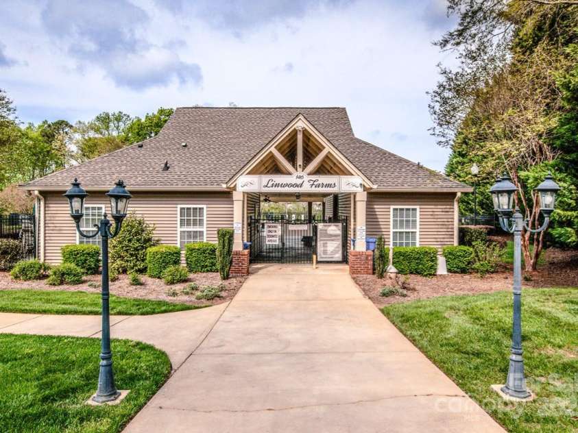 107 Golden Valley Drive, Mooresville, NC 28115.  MLS# CAR4267707, YatesRealty ID 18101. 