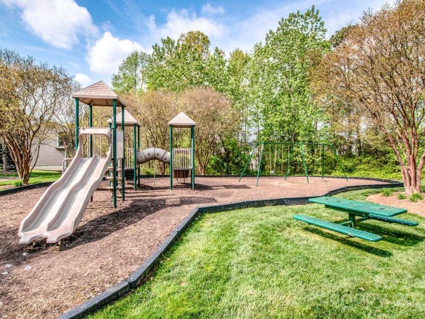 107 Golden Valley Drive, Mooresville, NC 28115.  MLS# CAR4267707, YatesRealty ID 18101. 