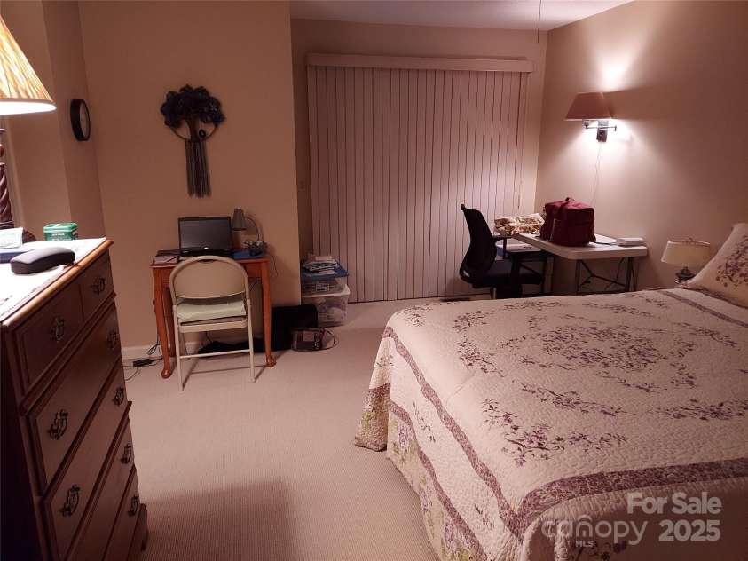 3503 Mountain Top Way, Hendersonville, NC 28739.  MLS# CAR4232663, YatesRealty ID 18102. 