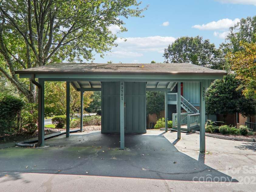 3503 Mountain Top Way, Hendersonville, NC 28739.  MLS# CAR4232663, YatesRealty ID 18102. 