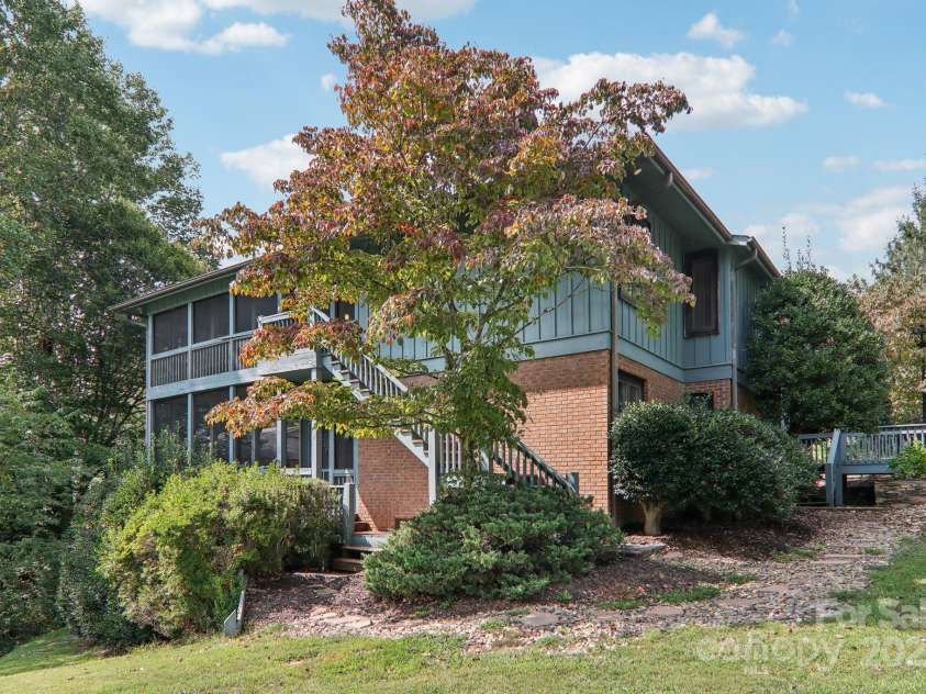 3503 Mountain Top Way, Hendersonville, NC 28739.  MLS# CAR4232663, YatesRealty ID 18102. First Floor Condo