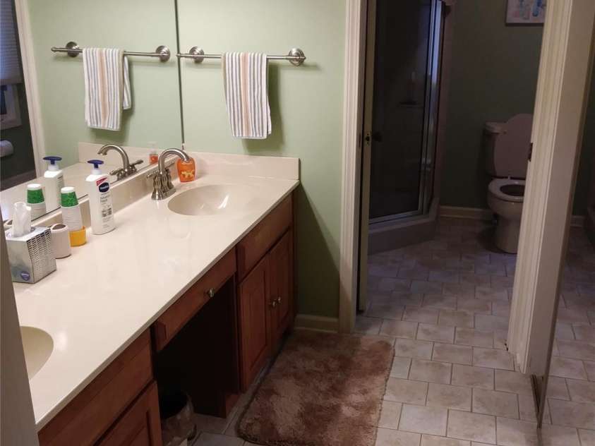 3503 Mountain Top Way, Hendersonville, NC 28739.  MLS# CAR4232663, YatesRealty ID 18102. Full bath and bedroom 2