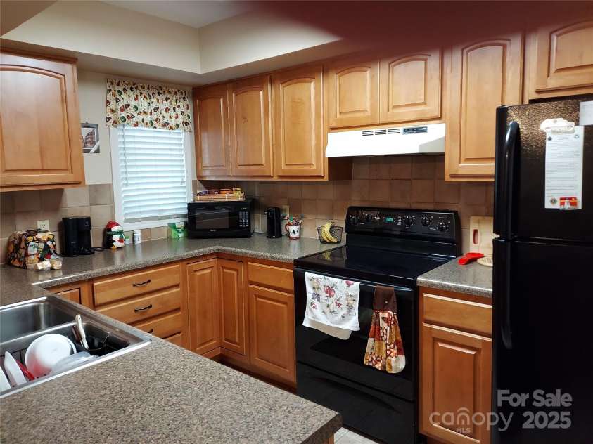 3503 Mountain Top Way, Hendersonville, NC 28739.  MLS# CAR4232663, YatesRealty ID 18102. Kitchen