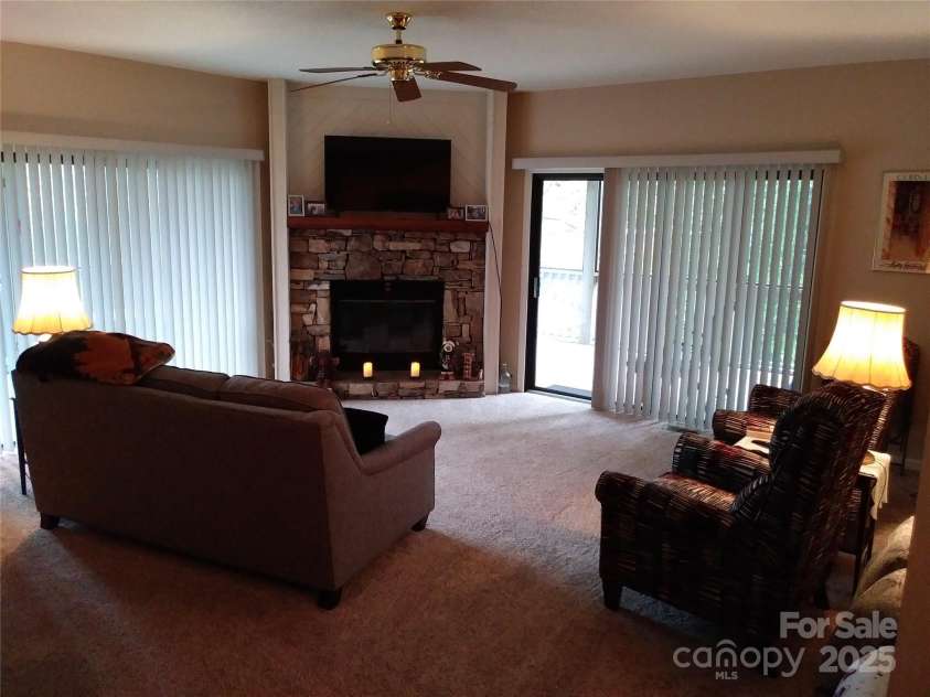 3503 Mountain Top Way, Hendersonville, NC 28739.  MLS# CAR4232663, YatesRealty ID 18102. Live love laugh here