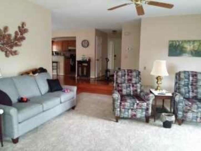 3503 Mountain Top Way, Hendersonville, NC 28739.  MLS# CAR4232663, YatesRealty ID 18102. Living