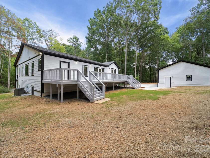 4460 R L Lane, Midland, NC 28107.  MLS# CAR4302078, YatesRealty ID 18103. 