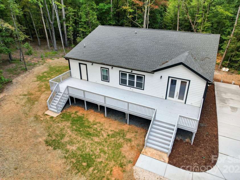 4460 R L Lane, Midland, NC 28107.  MLS# CAR4302078, YatesRealty ID 18103. 