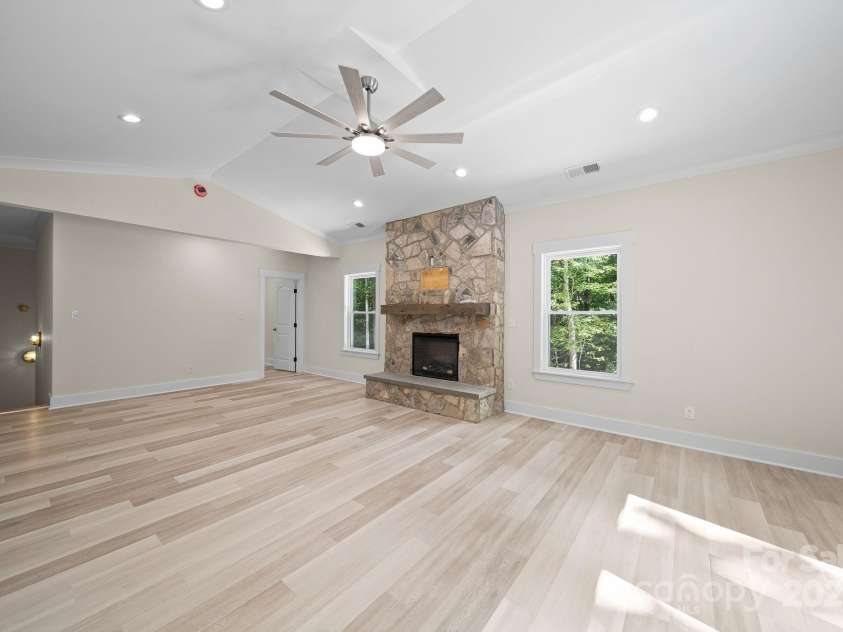 4460 R L Lane, Midland, NC 28107.  MLS# CAR4302078, YatesRealty ID 18103. 