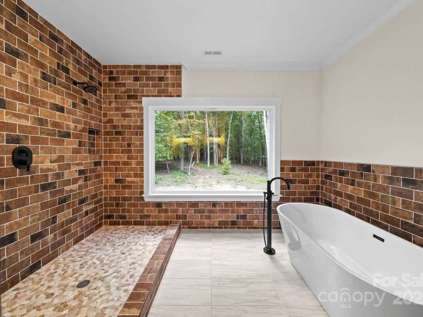 4460 R L Lane, Midland, NC 28107.  MLS# CAR4302078, YatesRealty ID 18103. 