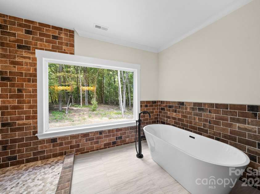 4460 R L Lane, Midland, NC 28107.  MLS# CAR4302078, YatesRealty ID 18103. 