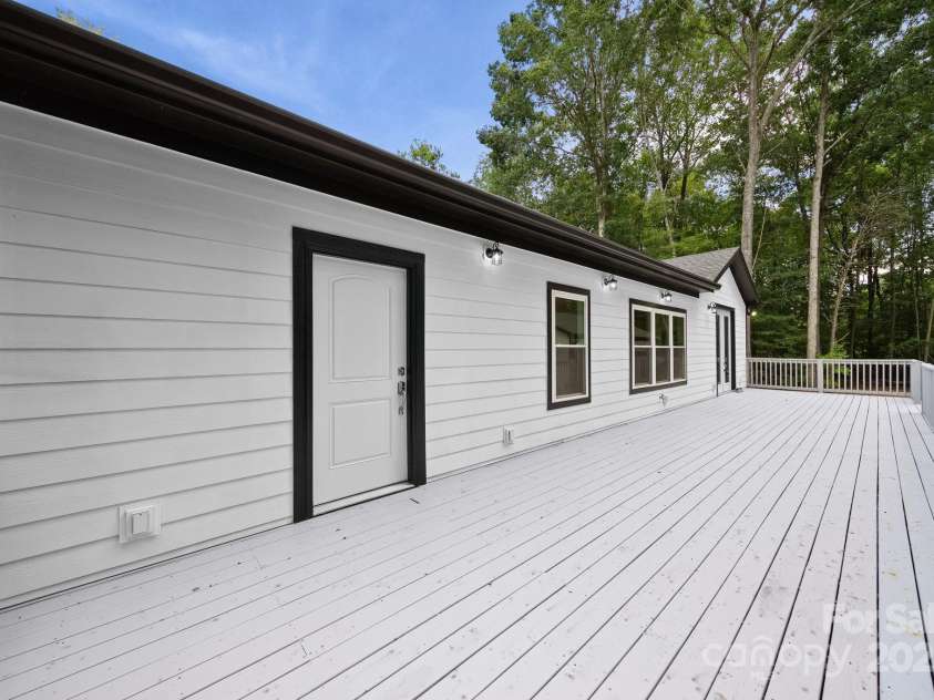 4460 R L Lane, Midland, NC 28107.  MLS# CAR4302078, YatesRealty ID 18103. 