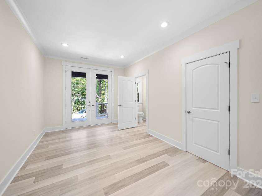 4460 R L Lane, Midland, NC 28107.  MLS# CAR4302078, YatesRealty ID 18103. Foyer w/ 1/2 bath