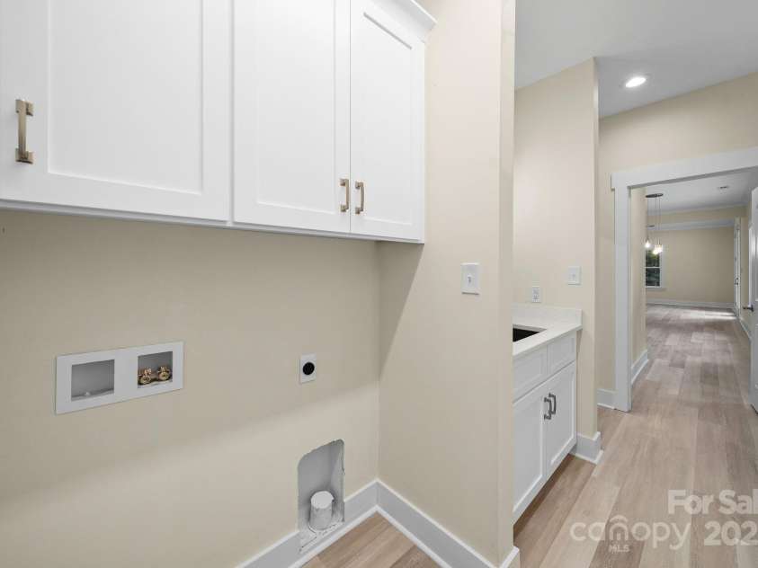 4460 R L Lane, Midland, NC 28107.  MLS# CAR4302078, YatesRealty ID 18103. Laundry Room on Main Floor with laundry sink