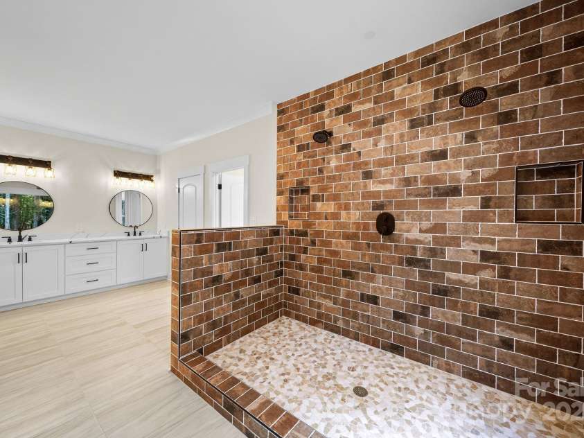 4460 R L Lane, Midland, NC 28107.  MLS# CAR4302078, YatesRealty ID 18103. Primary Bathroom