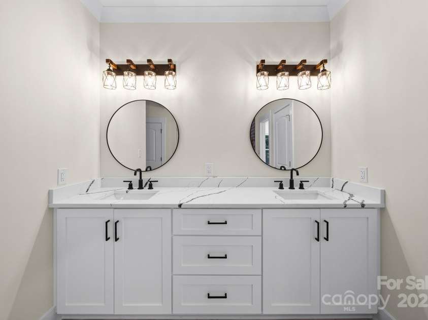 4460 R L Lane, Midland, NC 28107.  MLS# CAR4302078, YatesRealty ID 18103. Primary Vanity