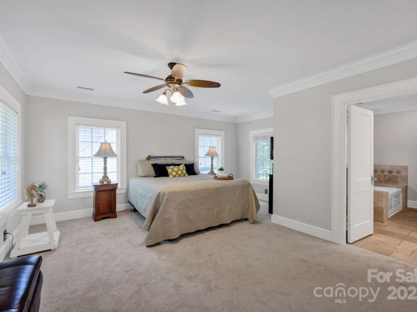 361 5th Street, Hickory, NC 28601.  MLS# CAR4264929, YatesRealty ID 18105. 