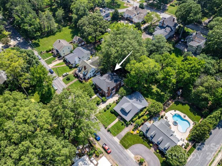 361 5th Street, Hickory, NC 28601.  MLS# CAR4264929, YatesRealty ID 18105. 