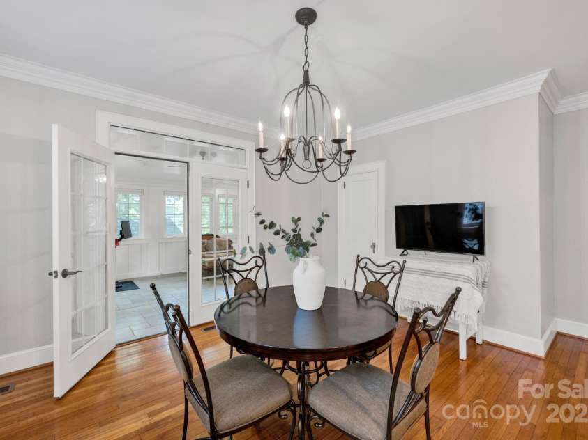 361 5th Street, Hickory, NC 28601.  MLS# CAR4264929, YatesRealty ID 18105. Breakfast area