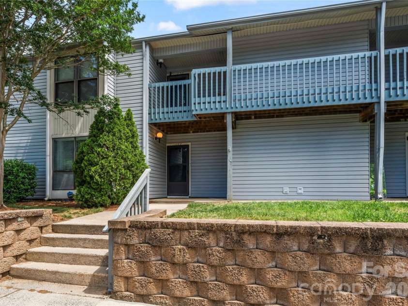 11066 Harrowfield Road, Charlotte, NC 28226.  MLS# CAR4375150, YatesRealty ID 18106. 