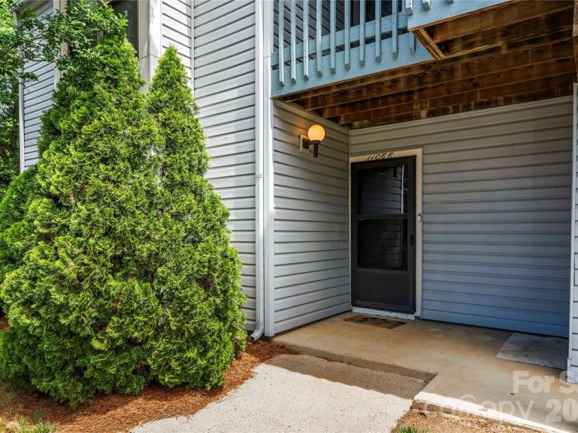 11066 Harrowfield Road, Charlotte, NC 28226.  MLS# CAR4375150, YatesRealty ID 18106. 
