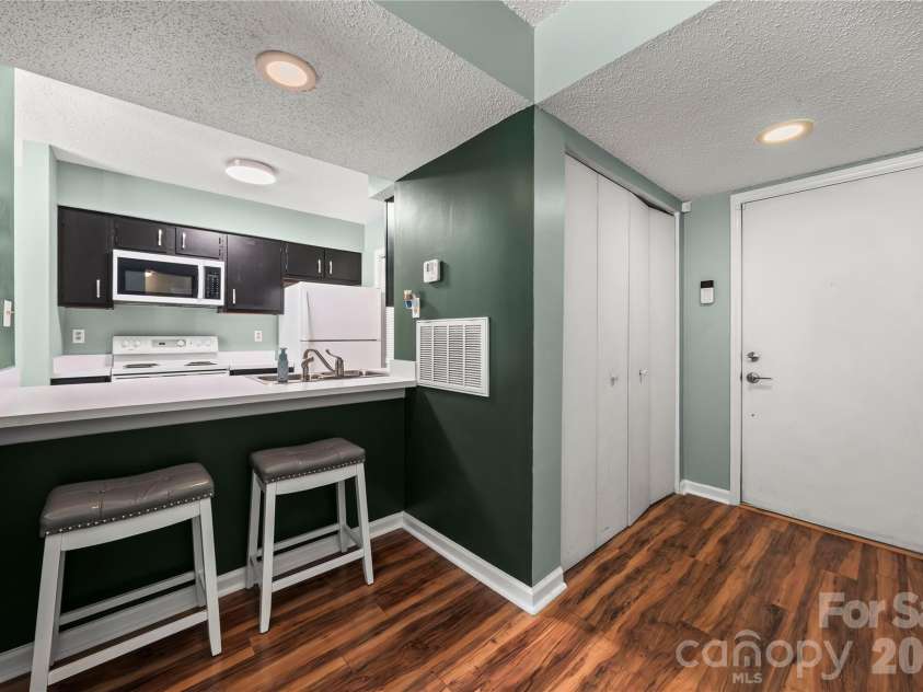 11066 Harrowfield Road, Charlotte, NC 28226.  MLS# CAR4375150, YatesRealty ID 18106. 