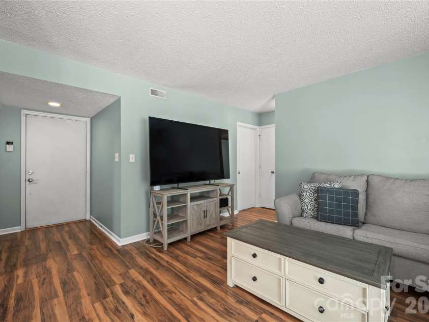 11066 Harrowfield Road, Charlotte, NC 28226.  MLS# CAR4375150, YatesRealty ID 18106. 