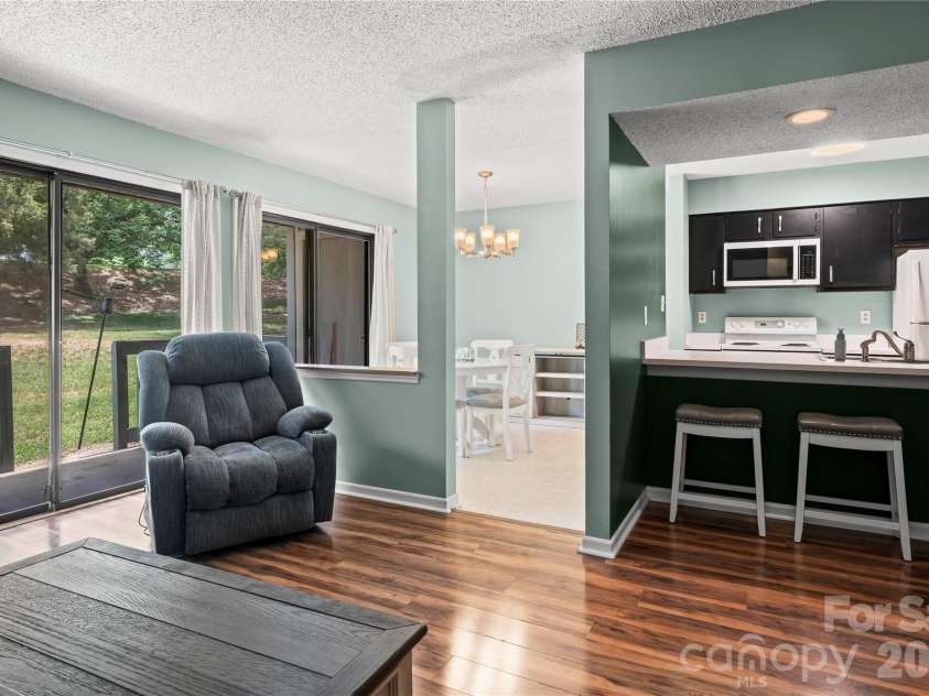 11066 Harrowfield Road, Charlotte, NC 28226.  MLS# CAR4375150, YatesRealty ID 18106. 