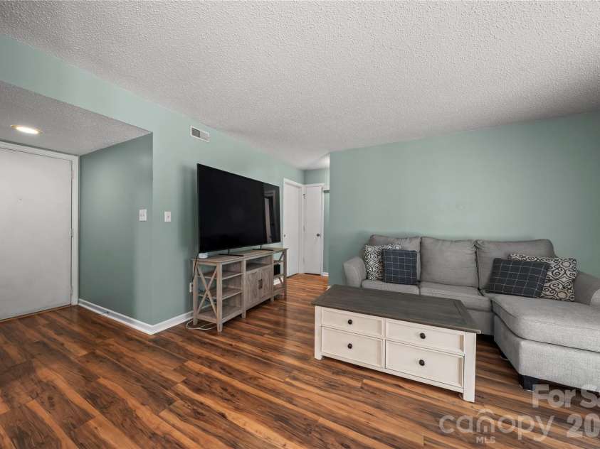 11066 Harrowfield Road, Charlotte, NC 28226.  MLS# CAR4375150, YatesRealty ID 18106. 