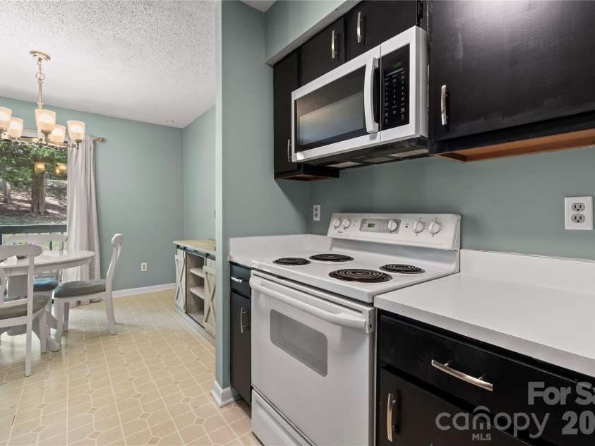 11066 Harrowfield Road, Charlotte, NC 28226.  MLS# CAR4375150, YatesRealty ID 18106. 