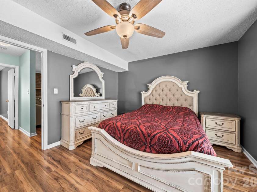 11066 Harrowfield Road, Charlotte, NC 28226.  MLS# CAR4375150, YatesRealty ID 18106. 