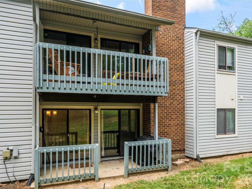 11066 Harrowfield Road, Charlotte, NC 28226.  MLS# CAR4375150, YatesRealty ID 18106. 