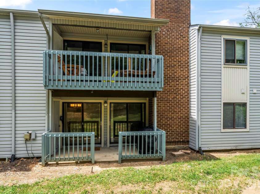 11066 Harrowfield Road, Charlotte, NC 28226.  MLS# CAR4375150, YatesRealty ID 18106. 