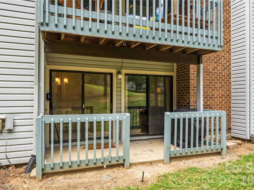 11066 Harrowfield Road, Charlotte, NC 28226.  MLS# CAR4375150, YatesRealty ID 18106. 