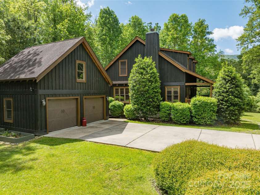 86 Sweet Birch Drive, Maggie Valley, NC 28751.  MLS# CAR4261566, YatesRealty ID 18106. 2+ car garage with workshop above