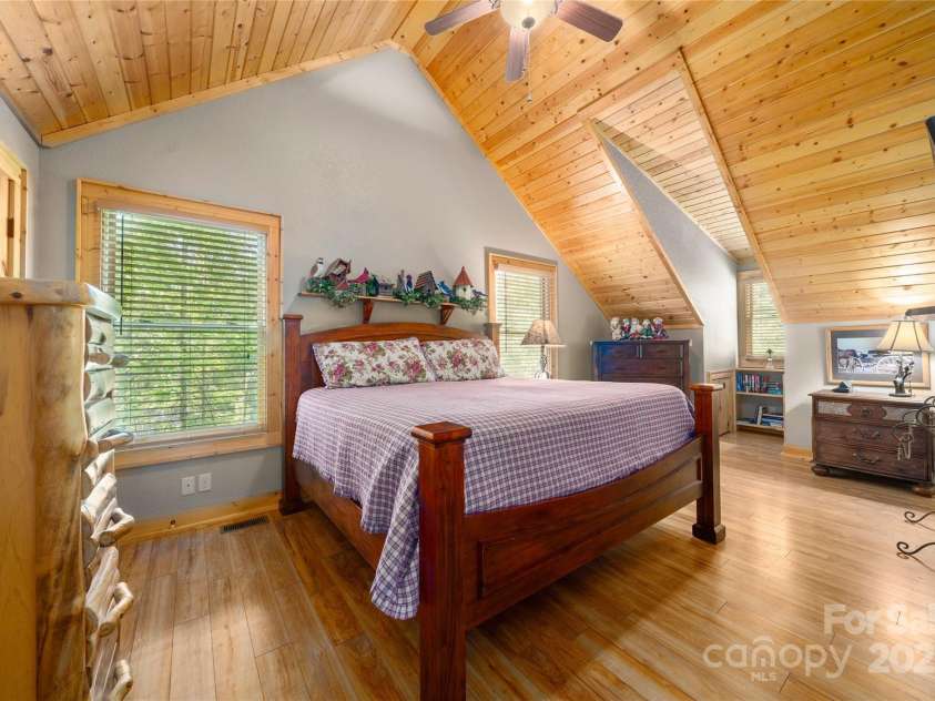 86 Sweet Birch Drive, Maggie Valley, NC 28751.  MLS# CAR4261566, YatesRealty ID 18106. 3rd bedroom - Vaulted ceiling